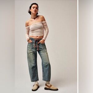 Like new We the Free Pull-On Barrel Jeans